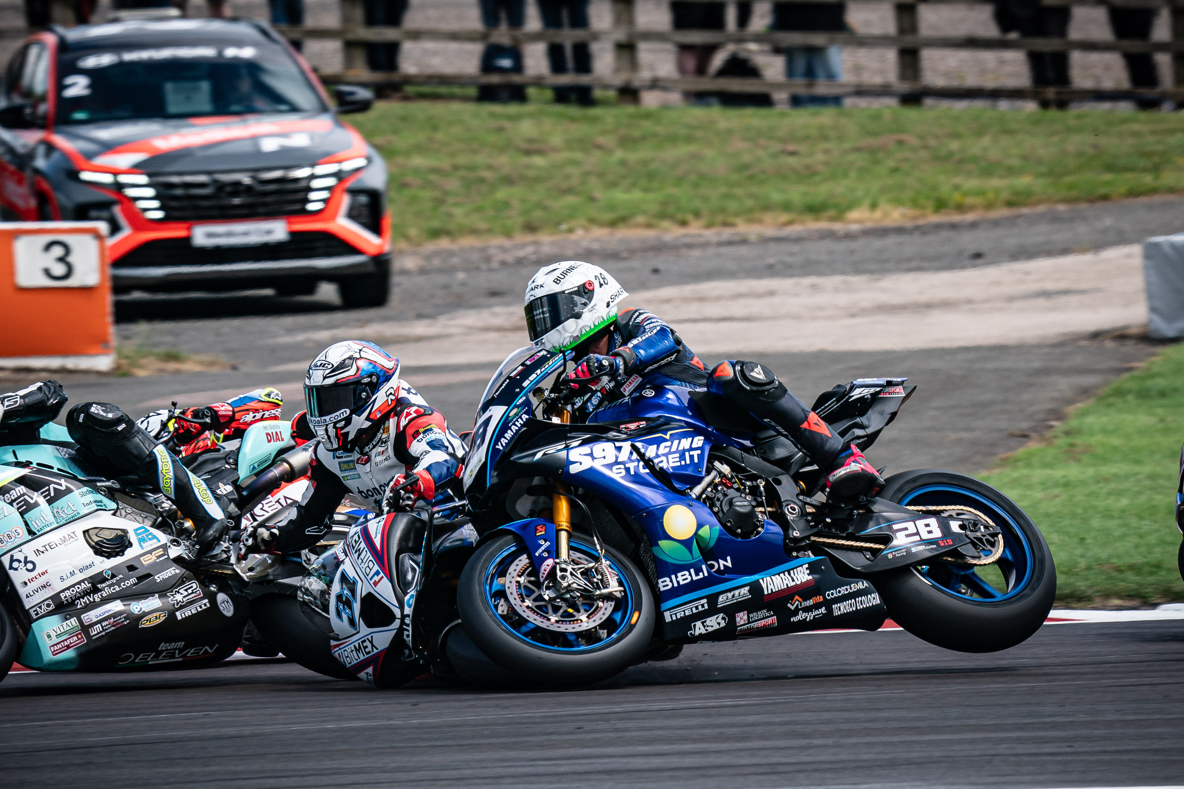 an-unlucky-donington-race-1-for-ray-knocked-out-at-the-first-corner