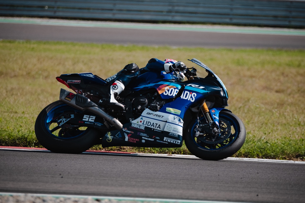 both-riders-score-points-in-race-1-at-cremona