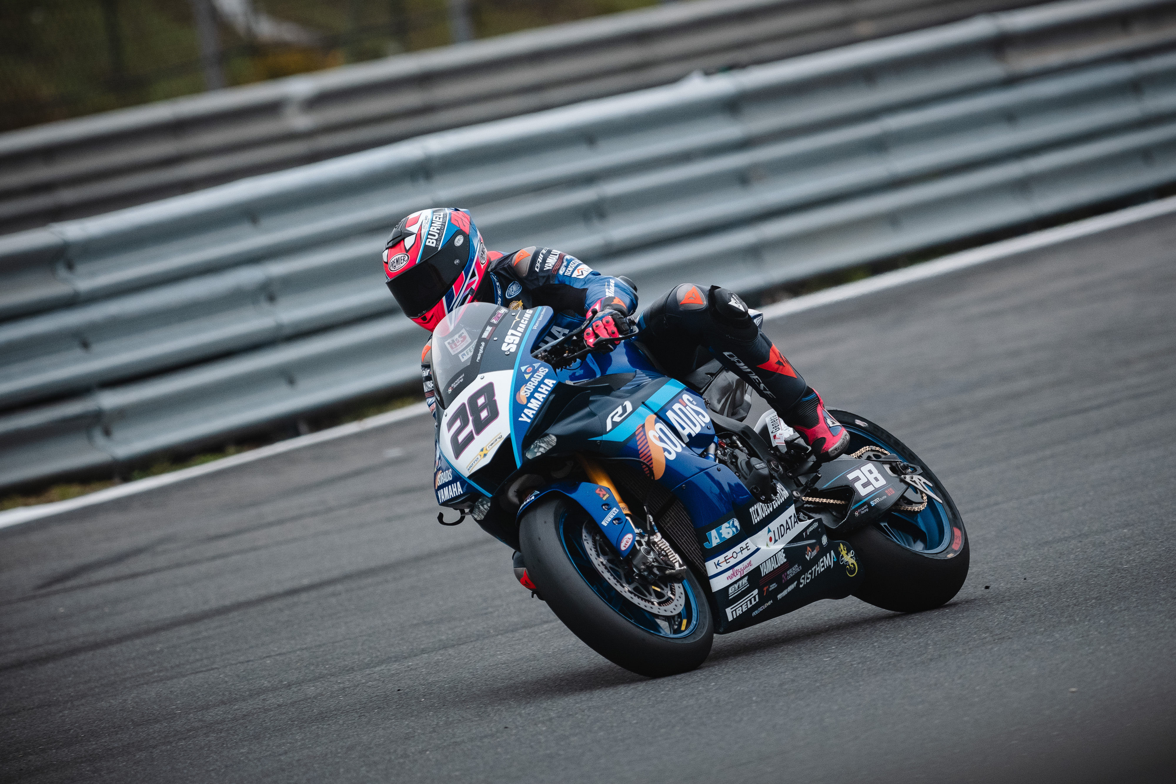 tricky-weather-conditions-hinder-ray-and-bernardi-at-estoril